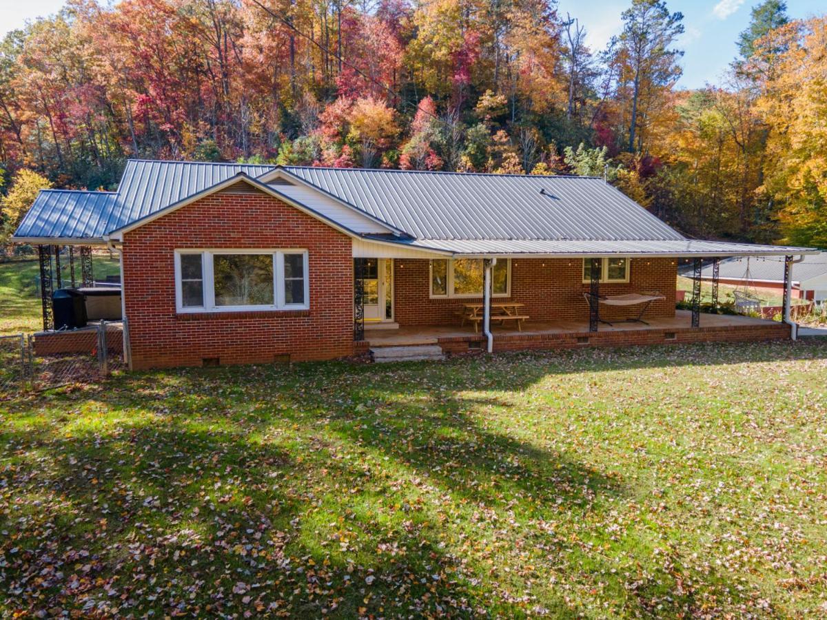 Trail-Ready Retreat Near Waterfalls W/ Hot Tub Villa Brevard Exterior foto